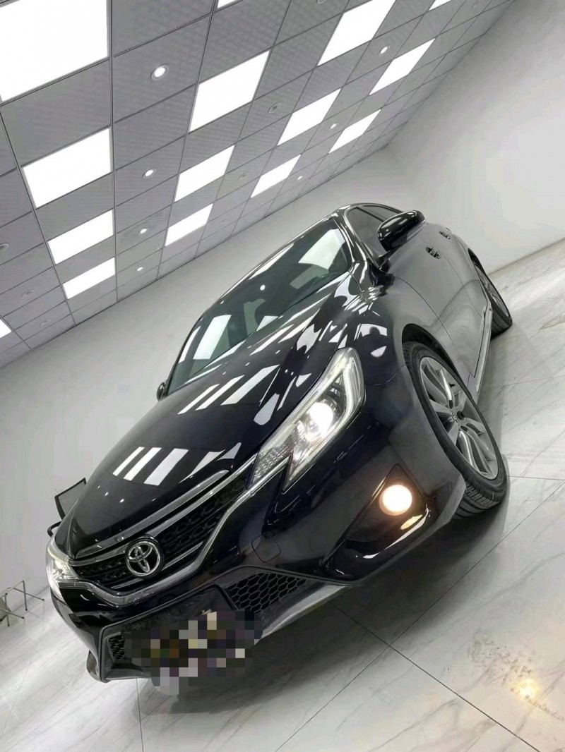 成都14年丰田锐志2