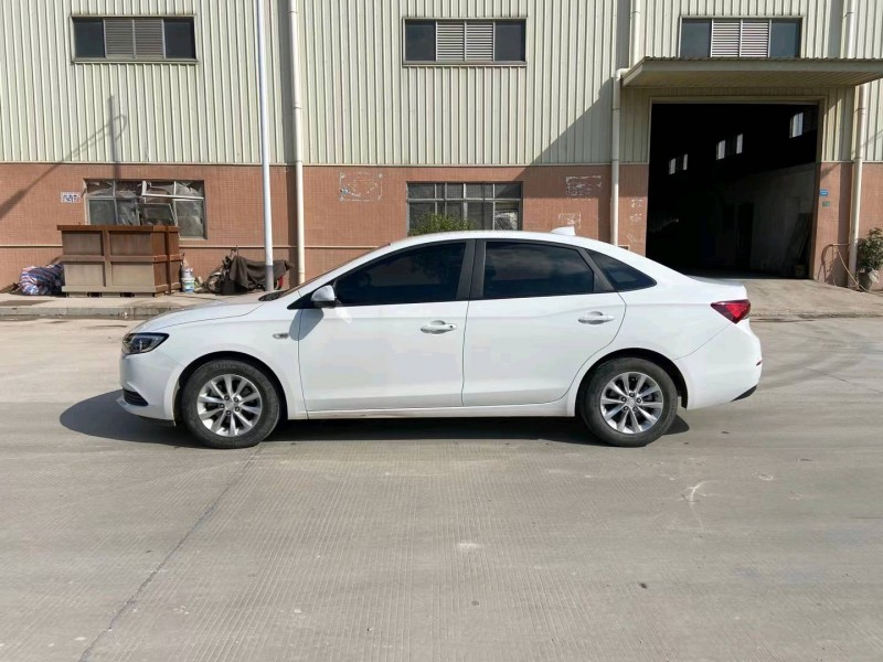 东莞19年别克英朗8