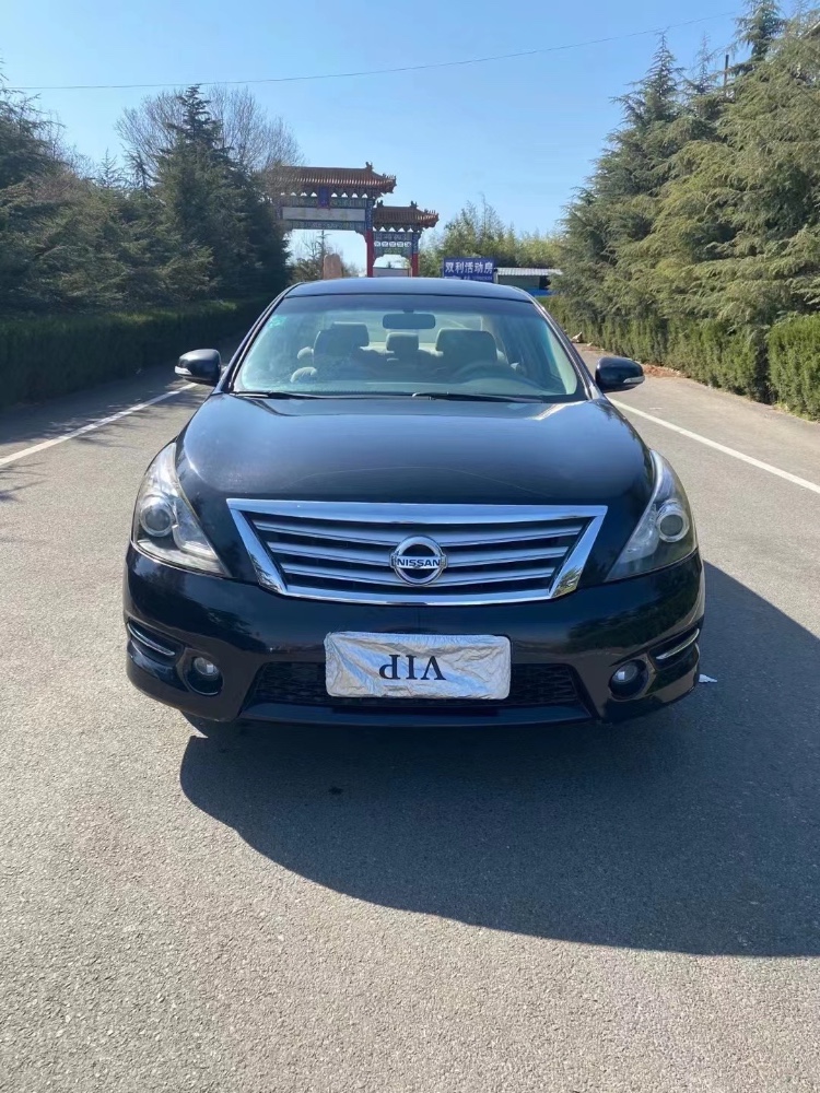 青島12年日產天籟1