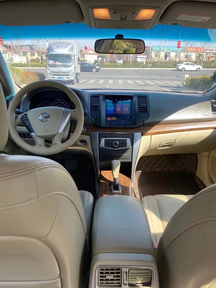 青島12年日產天籟3