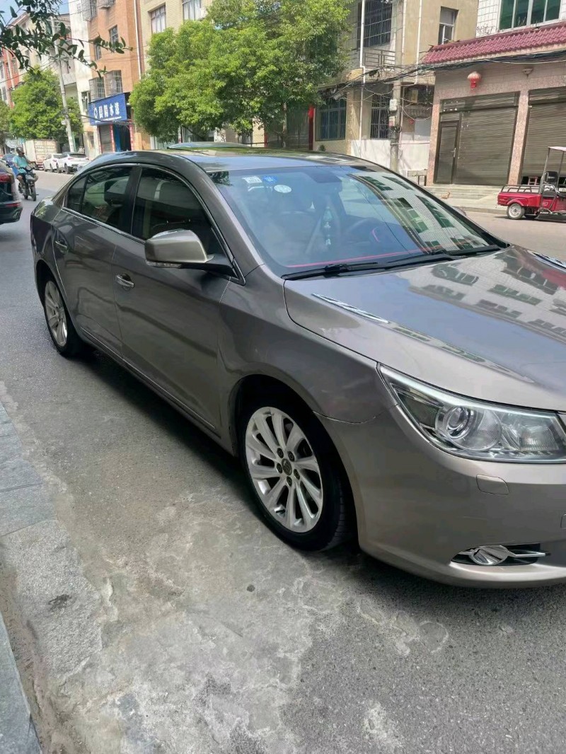 宜春12年别克君越2