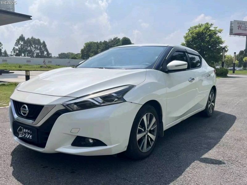 保定18年日产蓝鸟2