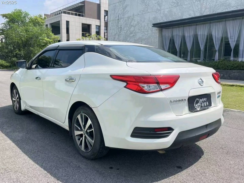 保定18年日产蓝鸟8