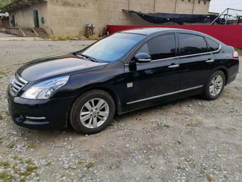 保定13年日产天籁2