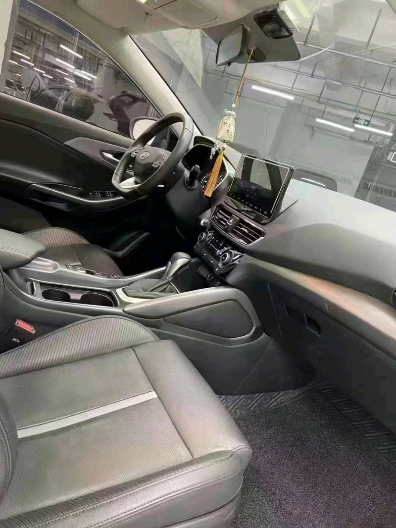 成都20年现代菲斯塔8