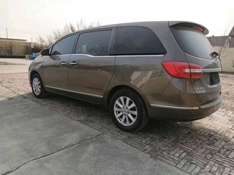 东营17年别克GL84