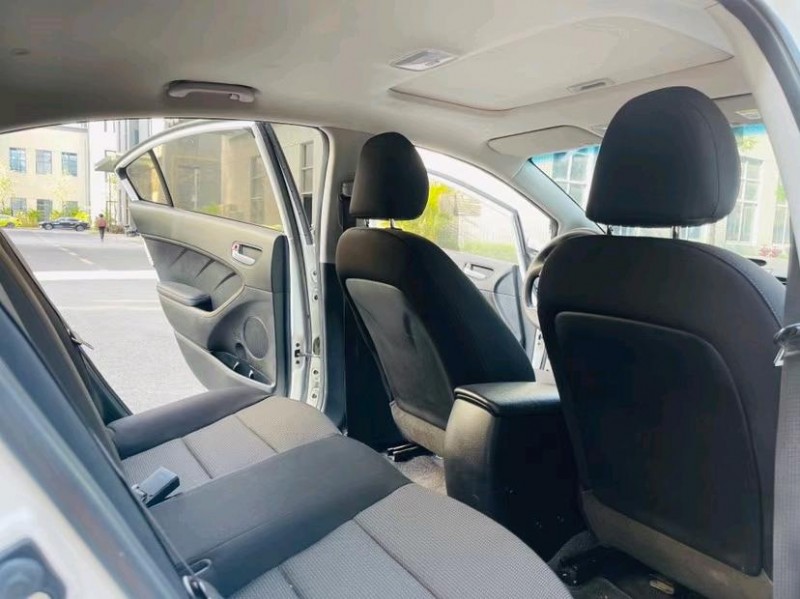 东莞17年起亚K36