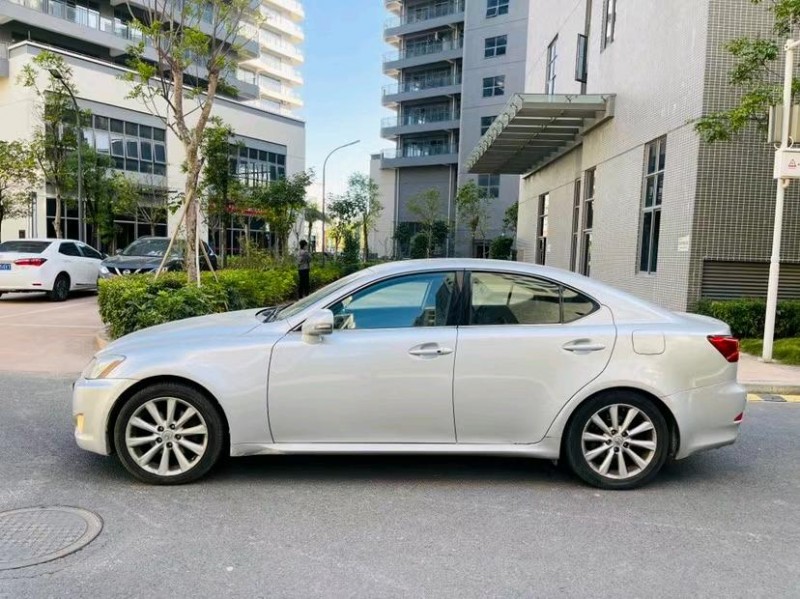 东莞09年雷克萨斯IS7