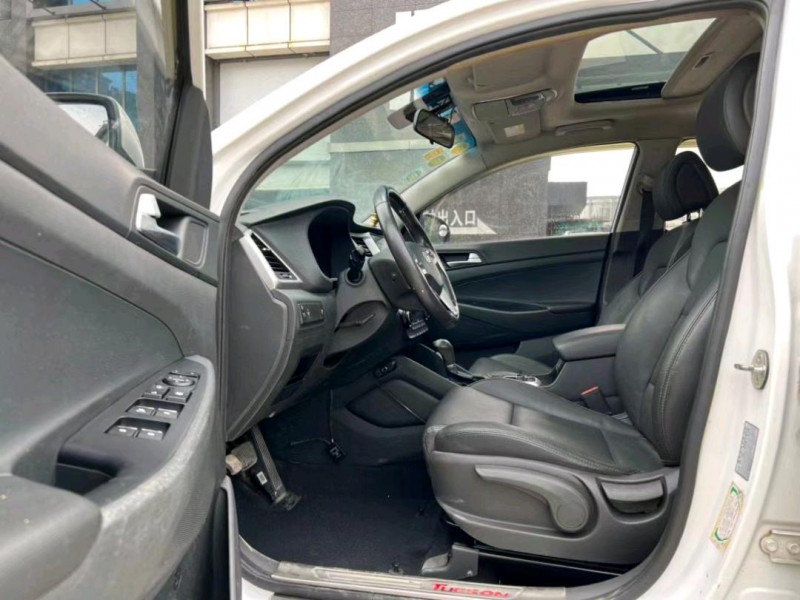 东莞16年现代途胜7