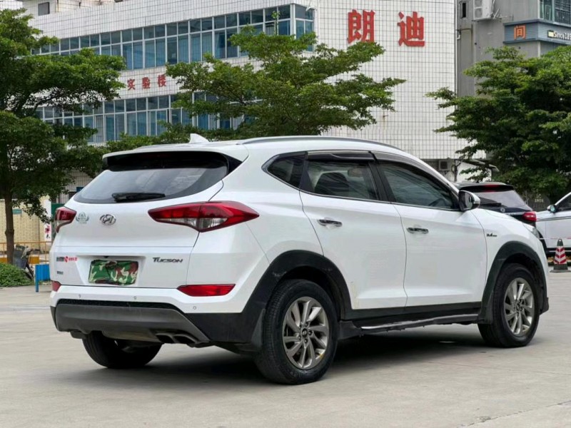 东莞16年现代途胜8