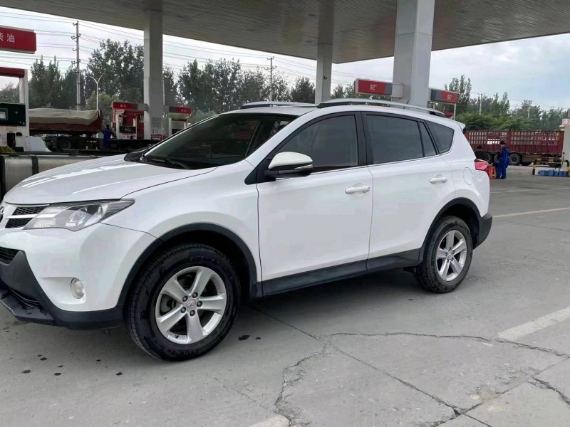 保定14年丰田RAV4荣放2