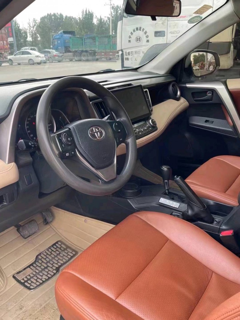 保定14年丰田RAV4荣放4