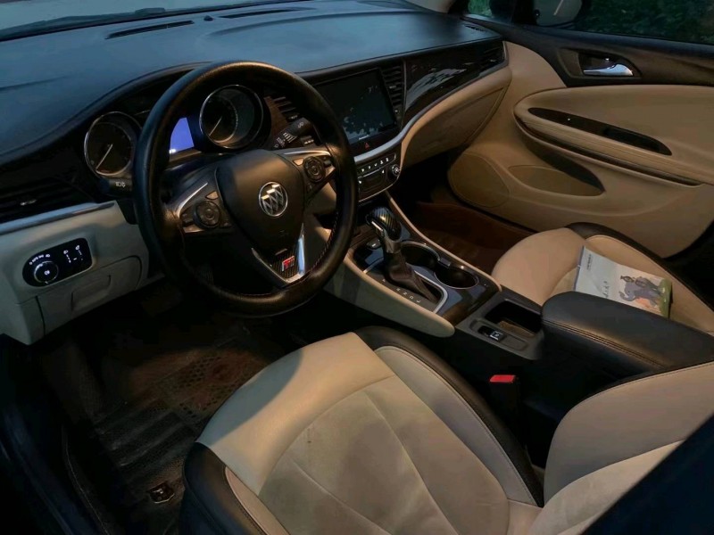 东营19年别克威朗3