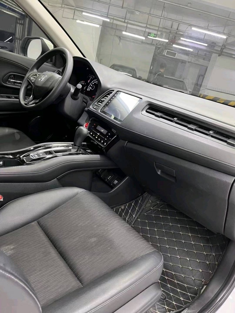 成都19年本田缤智8