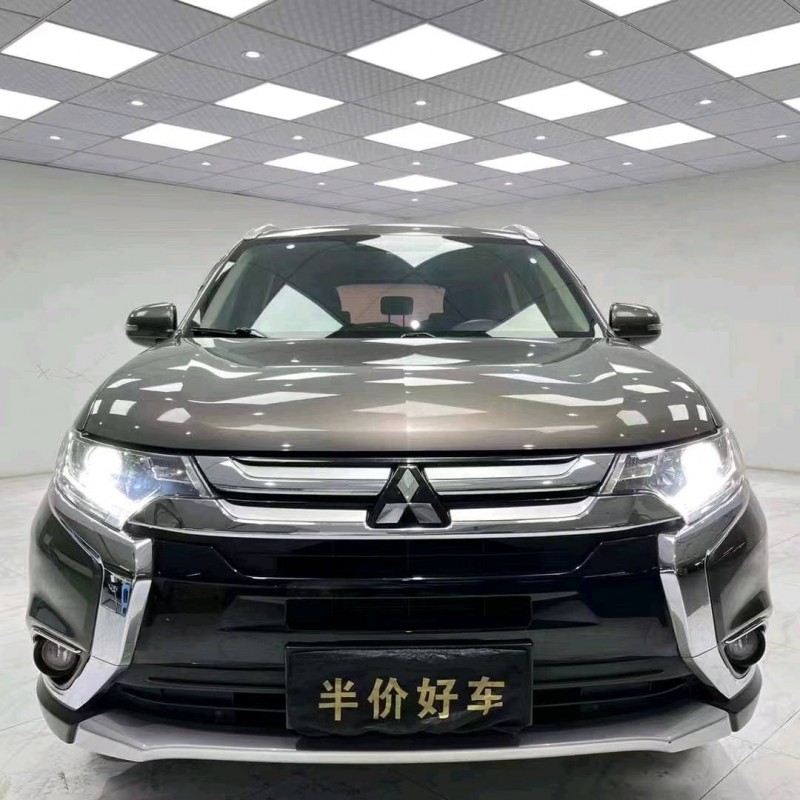 成都17年三菱欧蓝德1