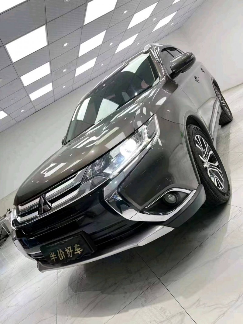 成都17年三菱欧蓝德2