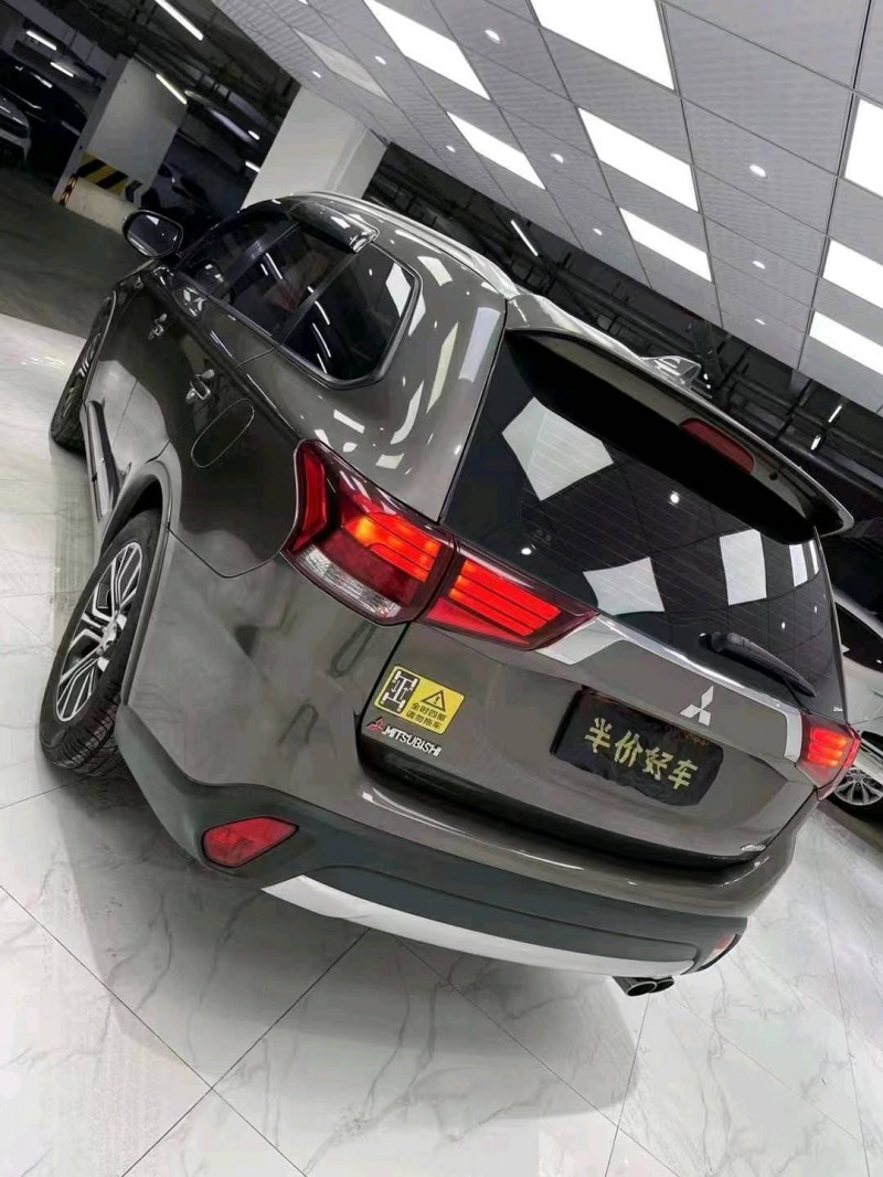 成都17年三菱欧蓝德4