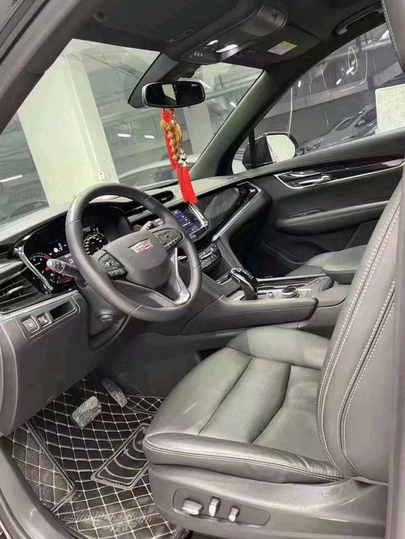 成都20年凯迪拉克XT66