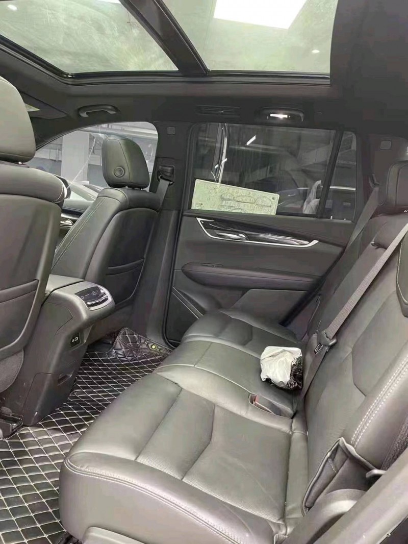 成都20年凯迪拉克XT67