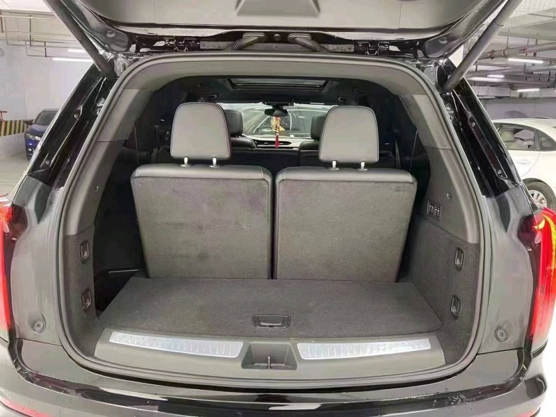 成都20年凯迪拉克XT68