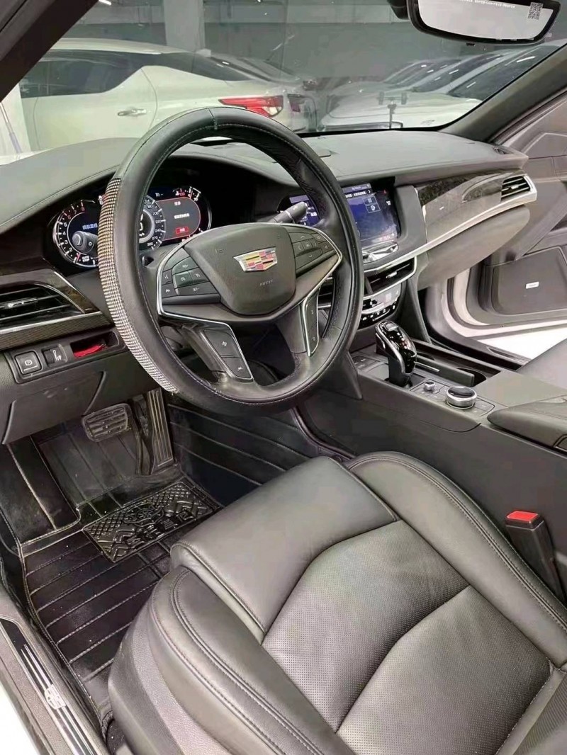 成都19年凯迪拉克CT68