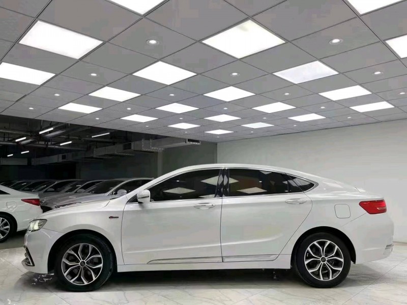 成都18年吉利博越3