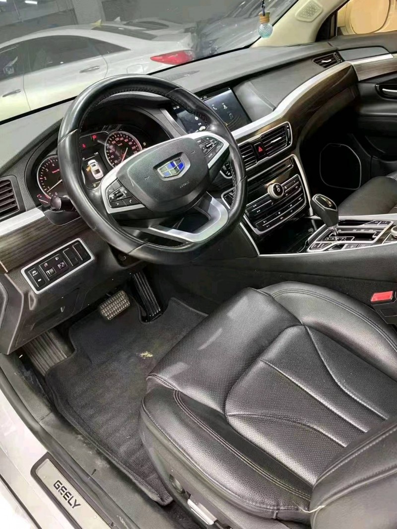 成都18年吉利博越6