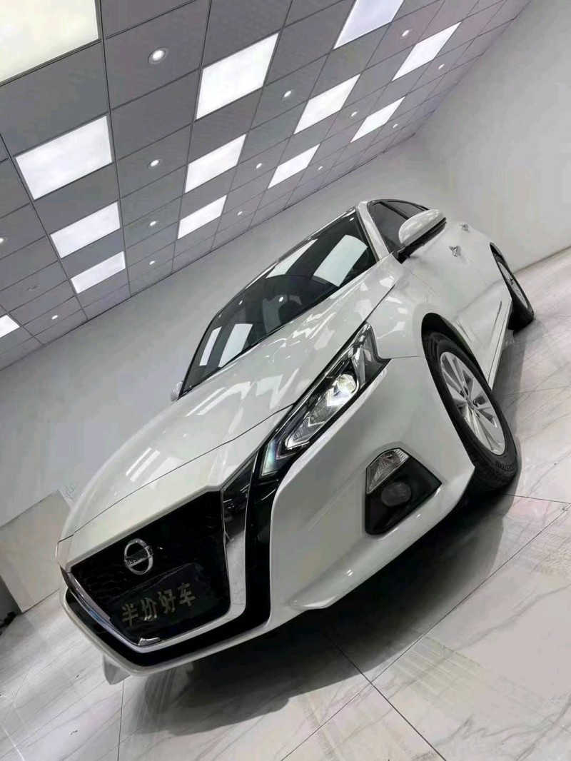 成都20年日产天籁2