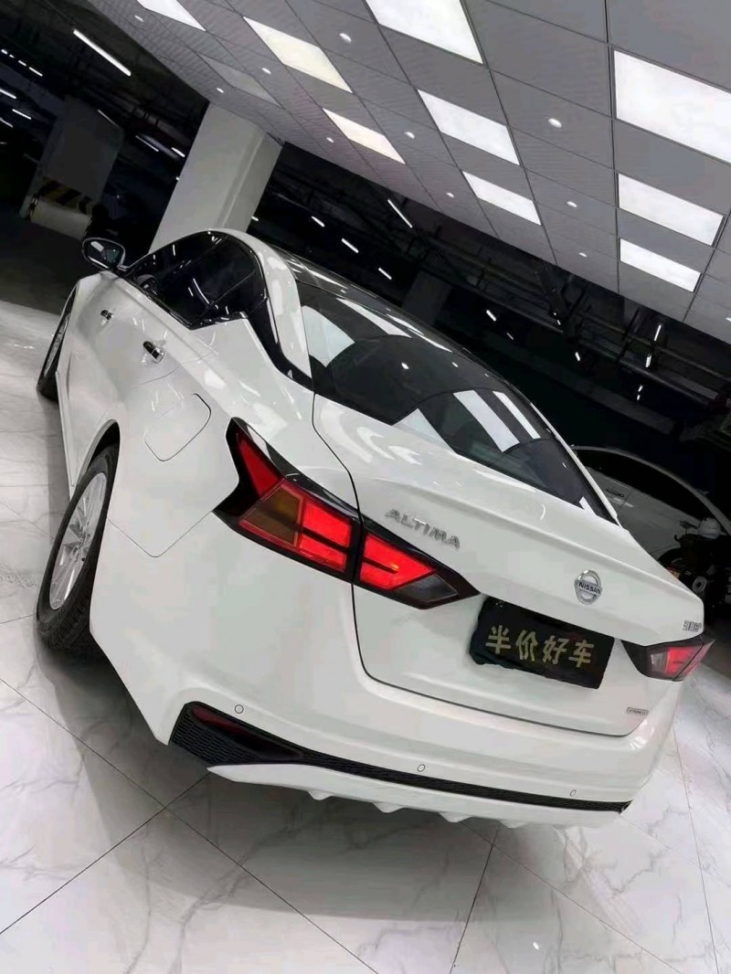 成都20年日产天籁4