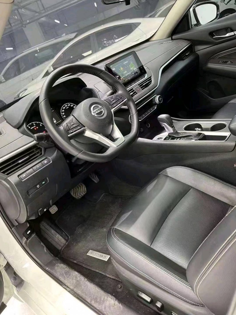 成都20年日产天籁6