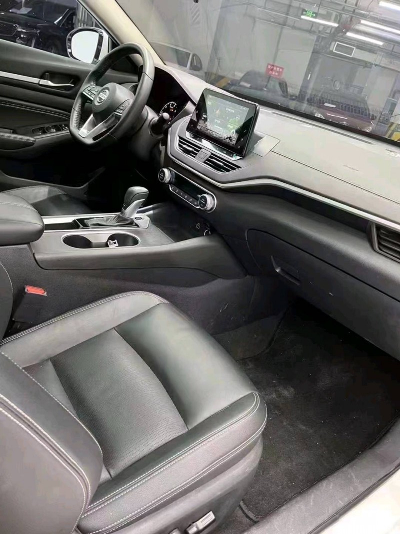 成都20年日产天籁7