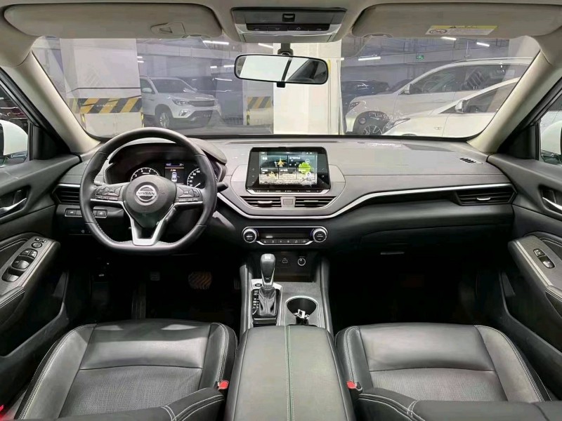 成都20年日产天籁8