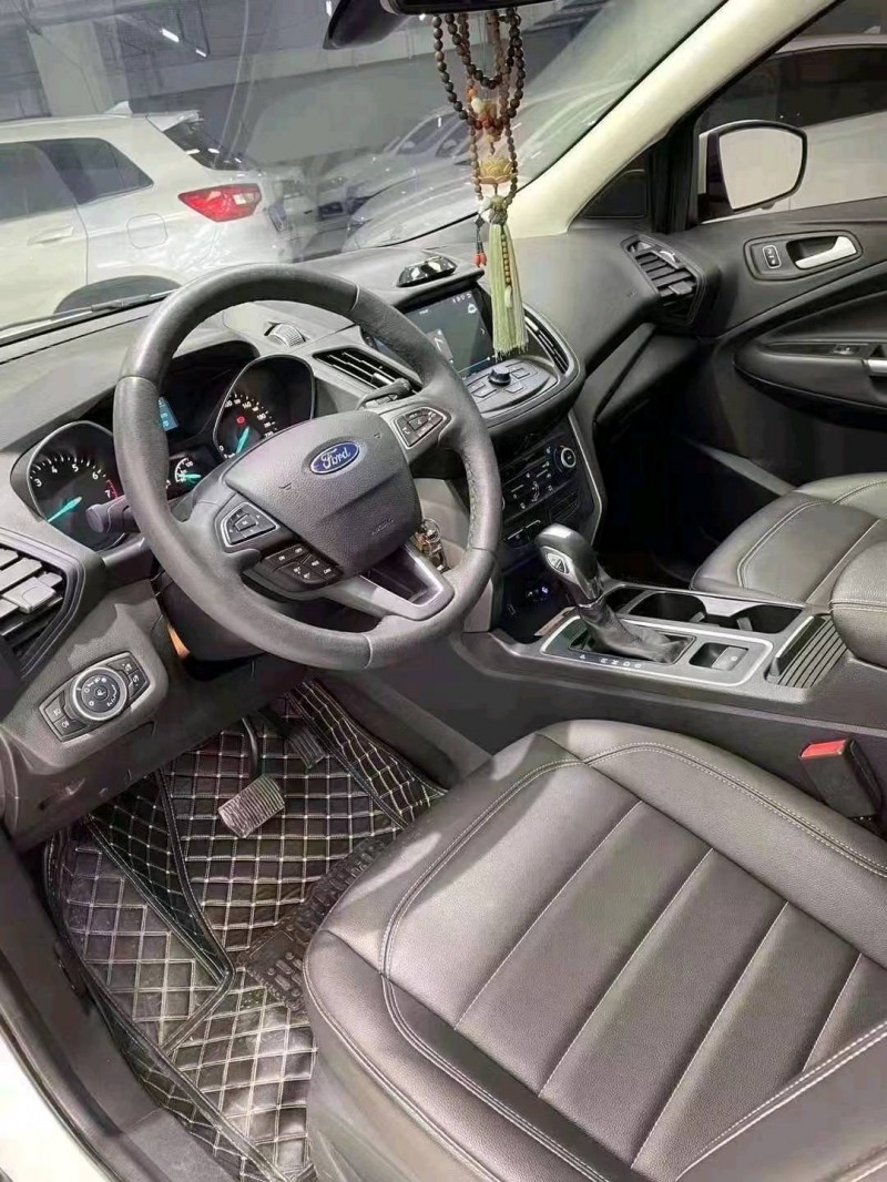 成都20年福特翼虎6