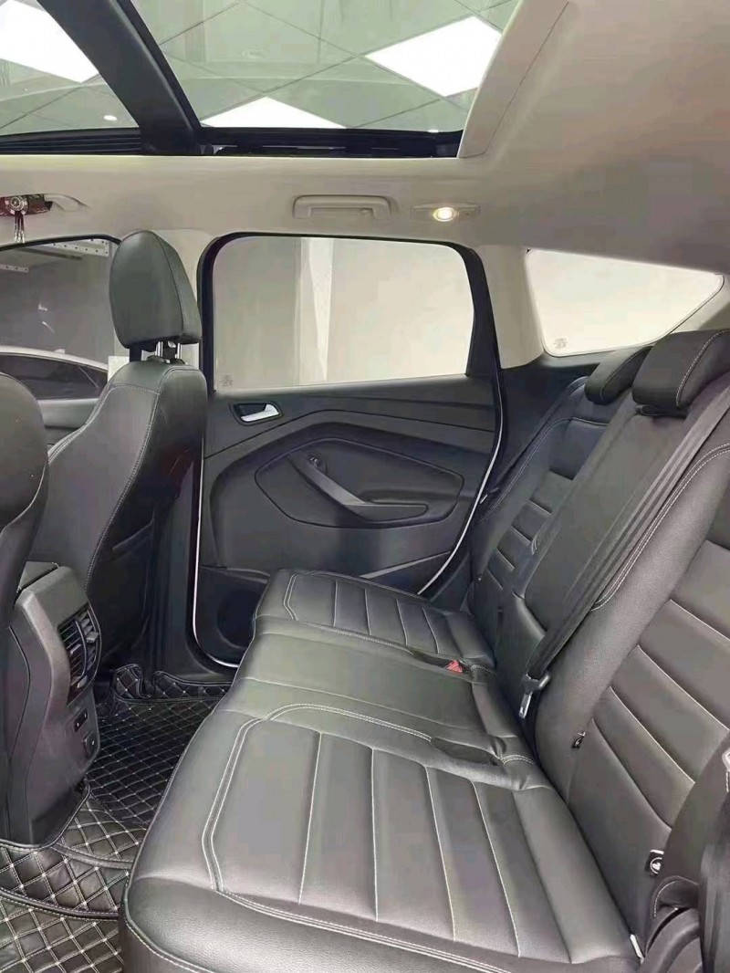 成都20年福特翼虎7