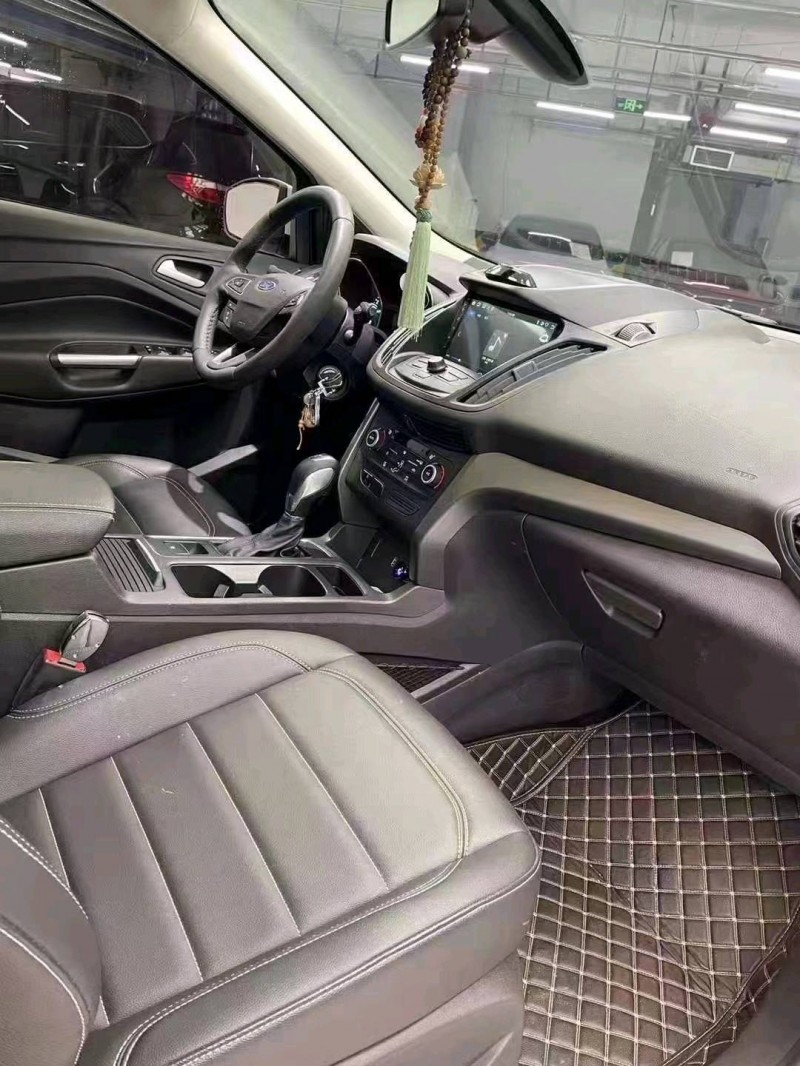 成都20年福特翼虎8