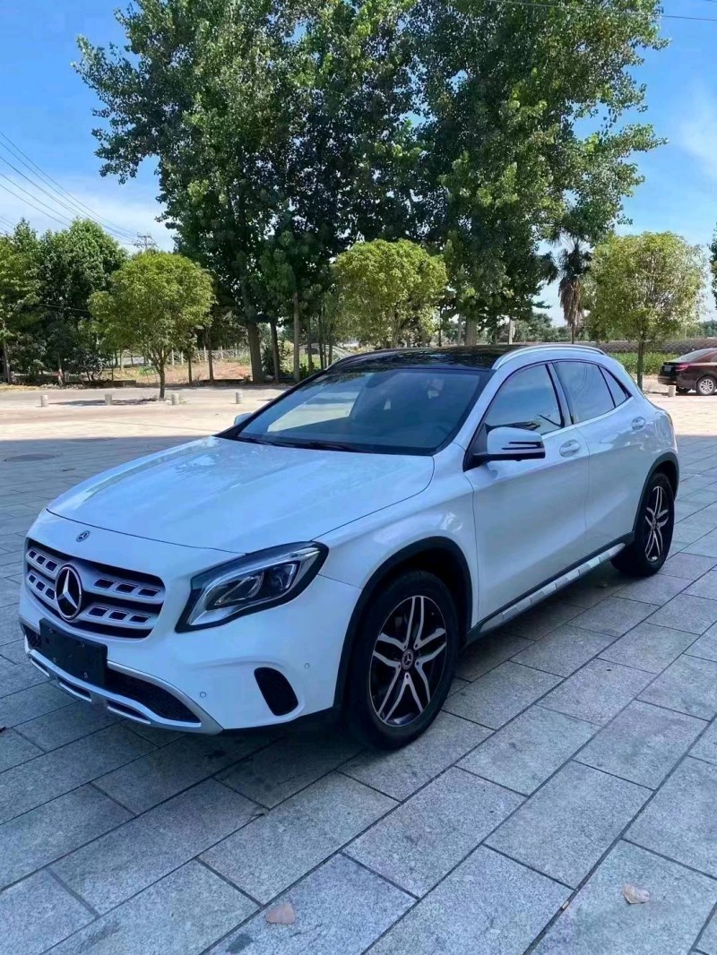 北京17年奔驰GLA3