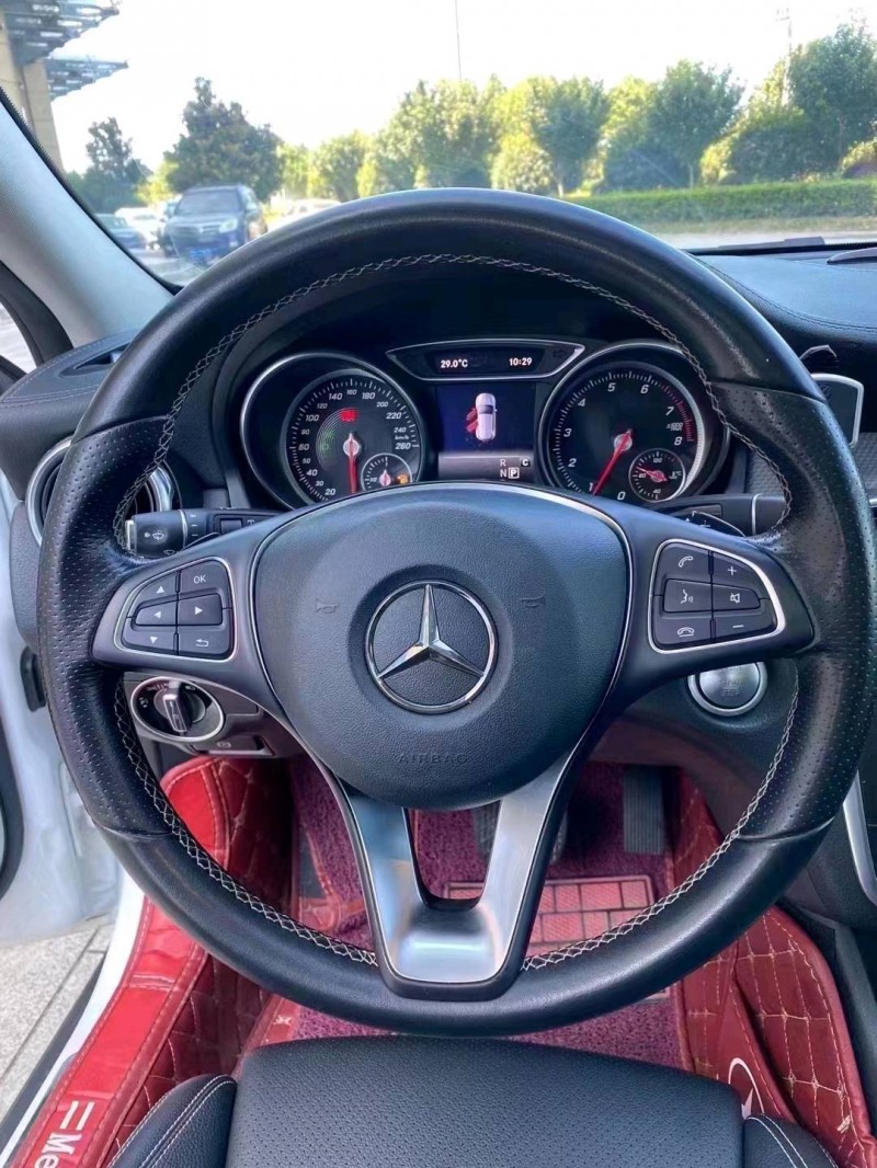 北京17年奔驰GLA7