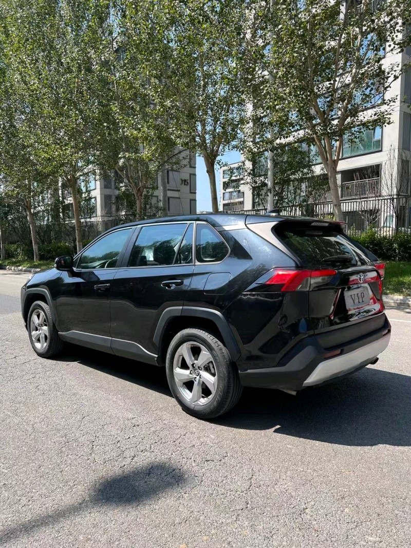 沈阳21年丰田RAV49