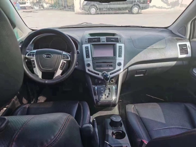 天津15年比亚迪S66