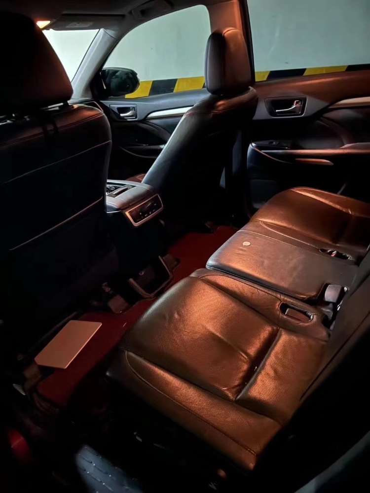 成都16年丰田汉兰达3