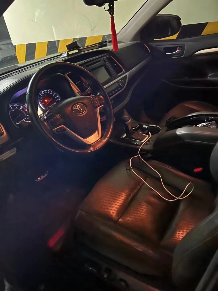 成都16年丰田汉兰达5