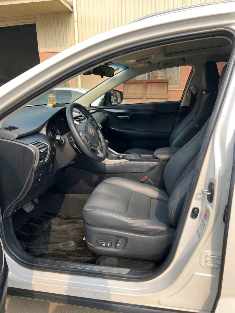 东莞16年雷克萨斯NX4