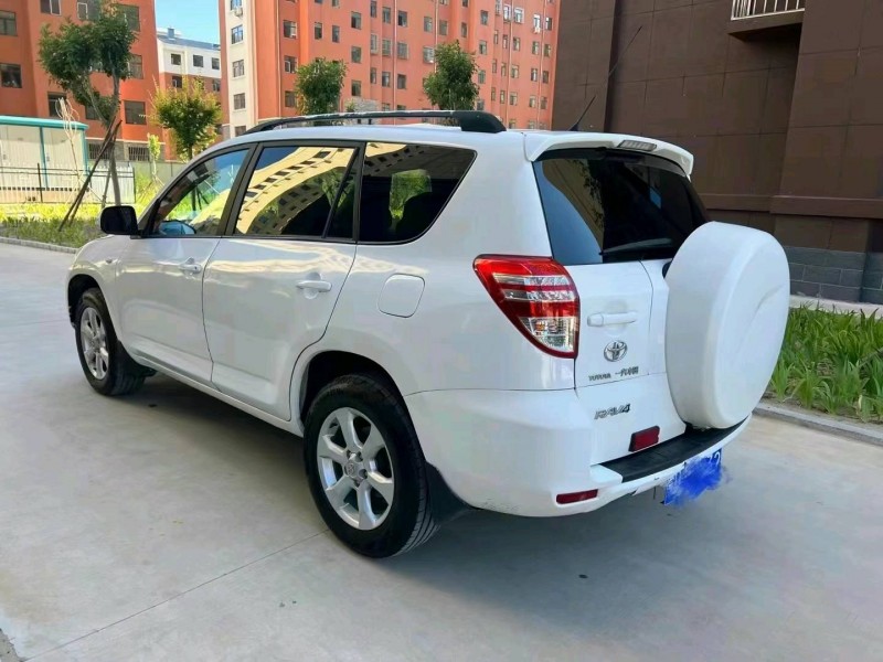 秦皇岛13年丰田RAV42