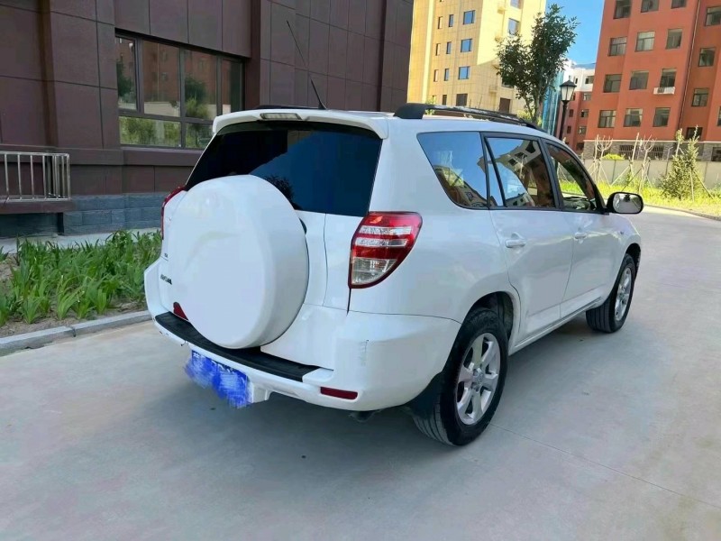 秦皇岛13年丰田RAV41
