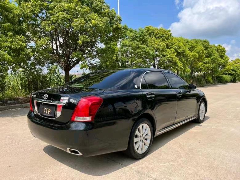 盐城11年丰田皇冠8