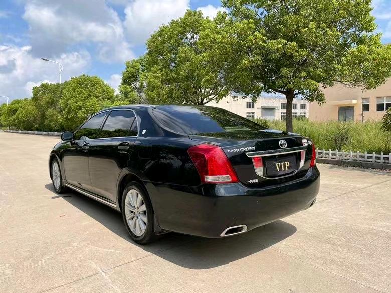 盐城11年丰田皇冠9