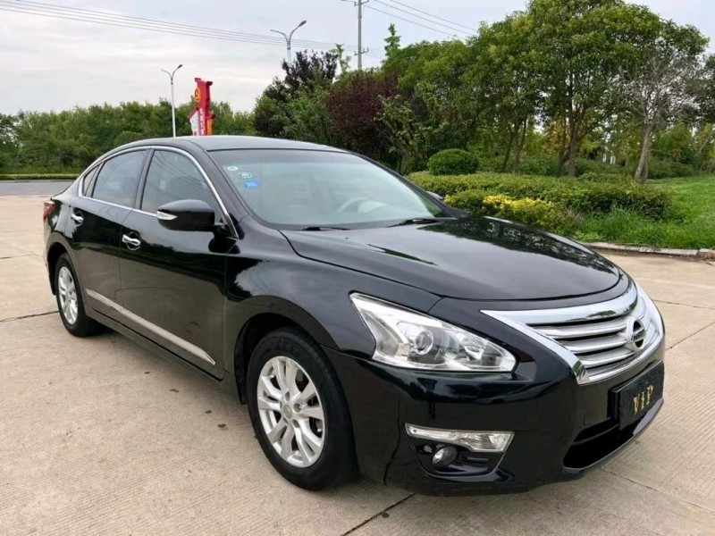 盐城13年日产天籁3