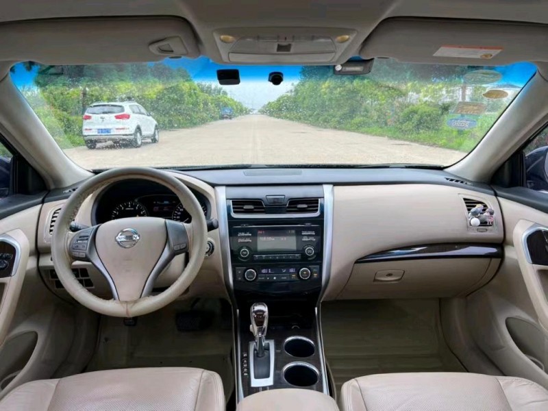 盐城13年日产天籁8