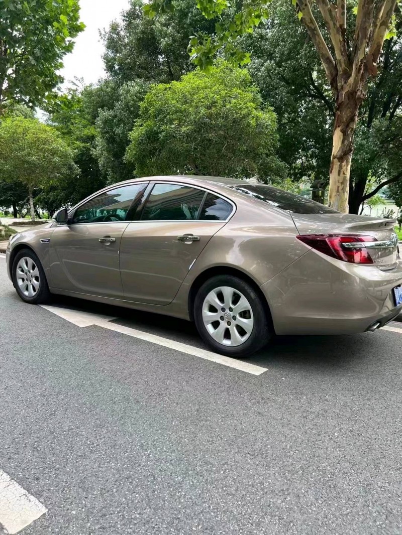 武汉17年别克君威8