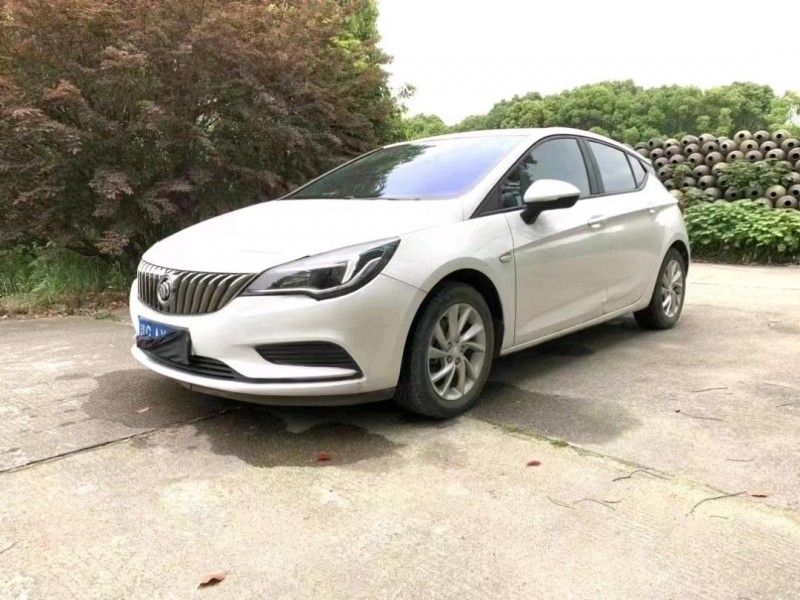 宜春18年别克威朗3